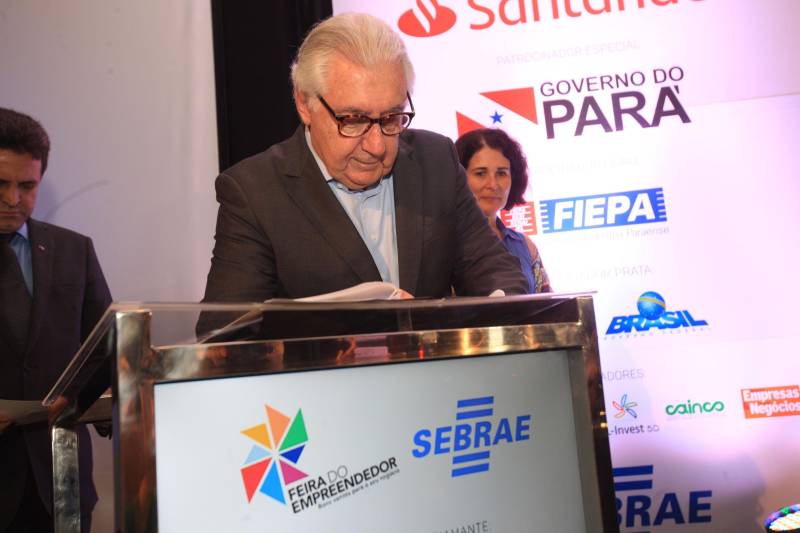 Micro e pequenas empresas constituem 96% dos empreendimentos no estado do Pará e respondem por 51% dos empregos no Estado. A importância econômica deste setor é o grande motor da 9ª Feira do Empreendedor, que teve sua abertura no início da noite desta quarta-feira, 16, no Hangar Convenções e Feiras da Amazônia. Afif Domingos (foto) destacou que a Feira do Empreendedor do Pará é a segunda maior depois de São Paulo, o estado mais rico do País.
FOTO: RODOLFO OLIVEIRA / AG. PARÁ
DATA: 16.05.2018
BELÉM - PARÁ <div class='credito_fotos'>Foto: Rodolfo Oliveira/Ag. Pará | <a href='/midias/2018/originais/0c8d3cfc-8f79-4270-83db-7fbd2c0f6559.jpg' download><i class='fa-solid fa-download'></i> Download</a></div>