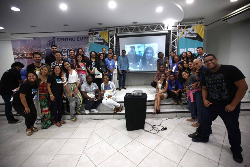 Primeiro dia do Publicom - Encontro de Comunicação do Pará, na noite desta quinta-feira, 12, na sede da Associação Comercial, Industrial e Agro Pastoril de Altamira (Aciapa), em Altamira. Na palestra “Redes Sociais: do planejamento ao monitoramento”, Ítalo Torres (foto) deu várias dicas a quem tem interesse em iniciar um projeto de redes sociais, mostrando a importância do planejamento antes de expor o produto na internet. “Não adianta criar um site ou uma fanpage que não é alimentada.
FOTO: MARCELO LELIS / AG. PARÁ
DATA: 12.04.2018
ALTAMIRA - PARÁ <div class='credito_fotos'>Foto: Marcelo Lelis / Ag. Pará | <a href='/midias/2018/originais/0cb2a62f-e813-46eb-9f8f-d42774fc7f75.jpg' download><i class='fa-solid fa-download'></i> Download</a></div>