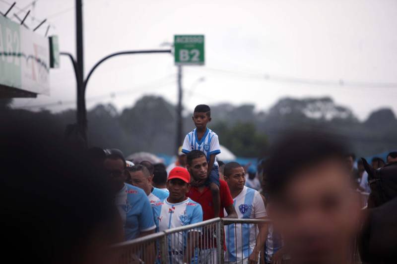 O Clube do Remo venceu o Paysandu por 2 a 1 na tarde deste domingo, partida realizada no Estádio Mangueirão, e largou na frente pelo título do Campeonato Paraense de 2018.
FOTO: THIAGO GOMES / AG. PARÁ
DATA: 01.04.2018
BELÉM - PARÁ <div class='credito_fotos'>Foto: Thiago Gomes /Ag. Pará | <a href='/midias/2018/originais/0cd6a4f1-84db-4ed9-a755-8b98b2fee192.jpg' download><i class='fa-solid fa-download'></i> Download</a></div>