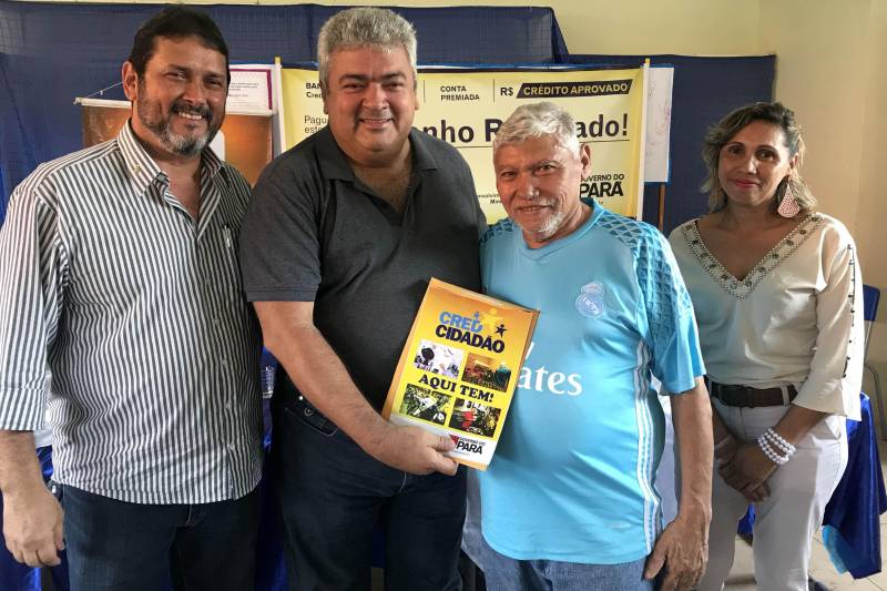 Na manhã desta segunda-feira, 23, o Núcleo de Gerenciamento do Programa de Microcrédito CredCidadão entregou, no município de Igarapé-Miri, 85 microcréditos para microempreendedores cadastrados na linha convencional do programa. Na foto, açougueiro Manoel Quaresma, 65 anos, que se diz satisfeito com esta ajuda do governo.
FOTO: ASCOM CREDCIDADÃO
DATA: 23.04.2018
IGARAPÉ-MIRI - PARÁ <div class='credito_fotos'>Foto: ASCOM / CREDCIDADÃO | <a href='/midias/2018/originais/0cf2e3cc-26cc-4c27-ba3a-8e8663cc9a2f.jpg' download><i class='fa-solid fa-download'></i> Download</a></div>