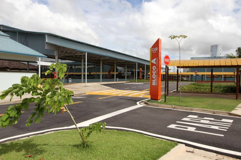 O Centro Integrado de Inclusão e Reabilitação (CIIR), em Belém, recebeu no último sábado (1°) a visita do tetracampeão paralímpico de judô Antônio Tenório. Acompanhado pelo diretor-executivo do Centro, José Neto, de outros diretores e fisioterapeutas, que descreveram a estrutura oferecida à população, o paratleta aprovou os recursos disponíveis no espaço.

FOTO: CRISTINO MARTINS / AG. PARÁ
DATA: 01.12.2018
BELÉM - PARÁ <div class='credito_fotos'>Foto: Cristino Martins/Ag. Pará   |   <a href='/midias/2018/originais/0d1cbe56-ebdc-4ee4-a4f2-840cd1ea5ced.jpg' download><i class='fa-solid fa-download'></i> Download</a></div>