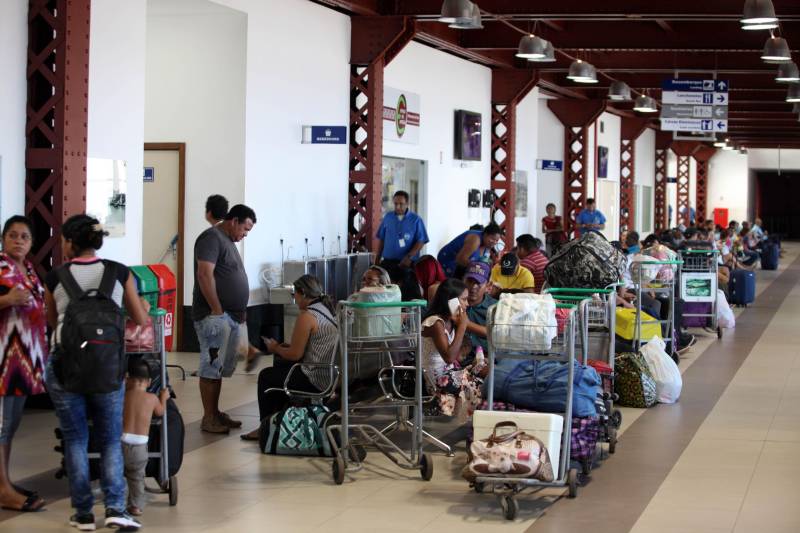 Quem utiliza o Terminal Hidroviário do Porto de Belém “Luiz Rebelo Neto”, seja para chegar ou sair da capital paraense por meio dos rios, há quatro anos sente uma grande diferença ao comparar o local com os demais portos existentes na cidade.
FOTO: SIDNEY OLIVEIRA / AG. PARÁ
DATA: 23.05.2018
BELÉM - PARÁ <div class='credito_fotos'>Foto: Sidney Oliveira/Ag. Pará | <a href='/midias/2018/originais/0d743957-bc94-4b41-9bf1-17bc0755060c.jpg' download><i class='fa-solid fa-download'></i> Download</a></div>
