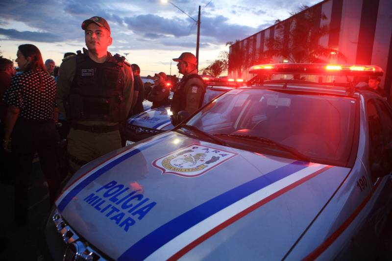 A agenda governamental terminou no município de Castanhal com a entrega de 18 viaturas e 20 motos para a Polícia Militar (PM) e duas ambulâncias resgate para o Corpo de Bombeiros. A secretária de Municípios Sustentáveis, Izabela Jatene, que representou o governador Simão Jatene, fez um balanço positivo das ações. Na foto, o coronel Ronald Souza, do Comando Regional II da PM.

FOTO: RODOLFO OLIVEIRA / AG. PARÁ
DATA: 13.06.2018
CASTANHAL - PARÁ <div class='credito_fotos'>Foto: Rodolfo Oliveira/Ag. Pará   |   <a href='/midias/2018/originais/0d7efb8e-937c-4f06-93f5-fe19c4b1edc5.jpg' download><i class='fa-solid fa-download'></i> Download</a></div>