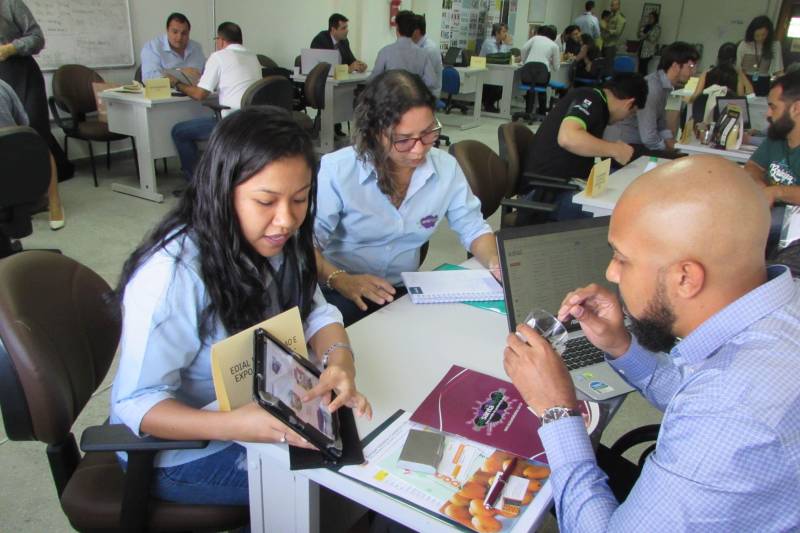 O primeiro ciclo do PEIEX operado pela Fundação Guamá foi realizado de junho de 2016 a maio de 2018, contou com 151 empresas em sua fase de adesão, de setores produtivos diversos, como o de alimentos e bebidas; de calçados e couros; e de confecção. Posteriormente, na etapa de diagnóstico, 127 empresas continuaram no projeto, dessas, 113 passaram pelo ciclo de melhoria.
FOTO: ARQUIVO / ASCOM PCT
DATA: 19.11.2018
BELÉM - PARÁ <div class='credito_fotos'>Foto: ASCOM PCT | <a href='/midias/2018/originais/0db9f4fe-9e5f-4ec1-a1ad-a546beb44dd4.jpg' download><i class='fa-solid fa-download'></i> Download</a></div>