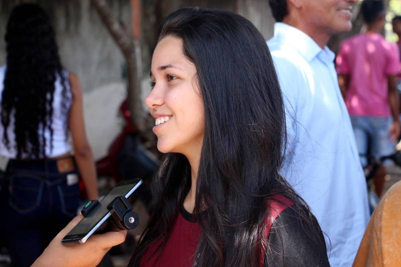 A agenda da Secretaria Extraordinária de Municípios Sustentáveis (Semsu) nas regiões Sul e Sudeste do Pará foi encerrada no sábado (12) nos municípios de Pau D’Arco, Rio Maria e Xinguara. O último dia de programação na região começou no município de Pau D’Arco, com a assinatura de convênio para reforma e ampliação da Escola Municipal Paulo Hannemann. O investimento totaliza R$ 2.812.850,10, sendo R$ 112.850,10 de contrapartida da Prefeitura. Na foto, a diretora da “Paulo Hannemann”, Maria Félix Guimarães.
FOTO: ANTONIO MACEDO / DIVULGAÇÃO
DATA: 12.05.2018
PAU D´ARCO - PARÁ <div class='credito_fotos'>Foto: ANTONIO MACEDO / DIVULGAÇÃO | <a href='/midias/2018/originais/0df2b9e0-4136-4704-9a94-01622729bc4c.jpg' download><i class='fa-solid fa-download'></i> Download</a></div>