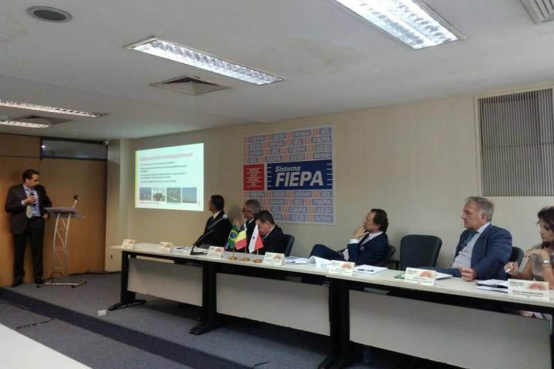 A promoção dos produtos paraenses fora do Brasil e a atração de investimentos para o estado foram alguns dos temas em pauta durante a visita da comitiva da delegação da Bélgica, na manhã desta quarta-feira (25), ao Parque de Ciência e Tecnologia - PCT Guamá
FOTO: ASCOM / PCT GUAMÁ
DATA: 25.04.2018
BELÉM - PARÁ <div class='credito_fotos'>Foto: ASCOM / PCT GUAMÁ | <a href='/midias/2018/originais/0e38b0f6-28d6-4903-81f5-a52633fc2b80.jpg' download><i class='fa-solid fa-download'></i> Download</a></div>