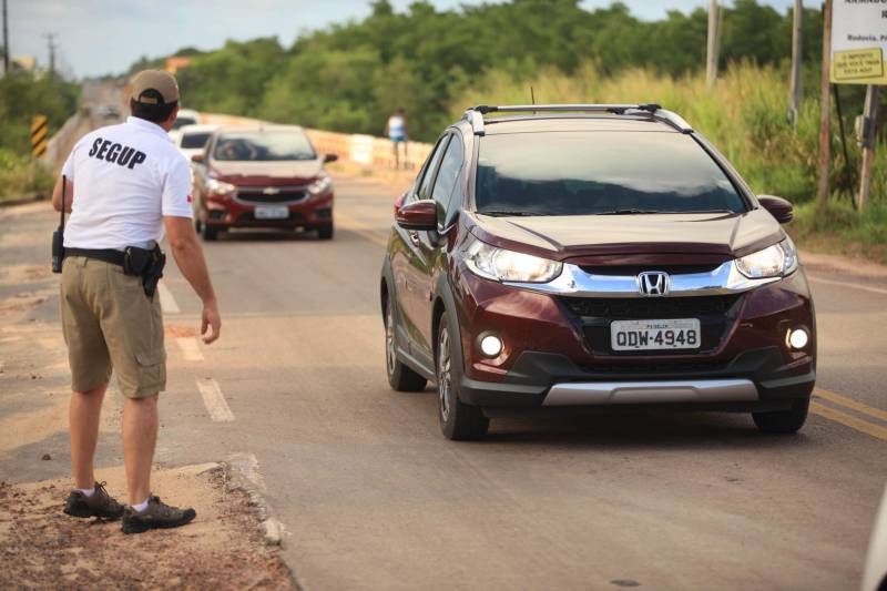 Atuação dos agentes de segurança durante a Operação Verão 2018 no segundo final de semana de férias.
FOTO: MÁCIO FERREIRA / AG. PARÁ
DATA: 07.07.2018
SALINÓPOLIS - PARÁ <div class='credito_fotos'>Foto: MÁCIO FERREIRA/ AG. PARÁ | <a href='/midias/2018/originais/0e7dbc2f-34de-4c57-8eb4-d92eefd141cf.jpg' download><i class='fa-solid fa-download'></i> Download</a></div>