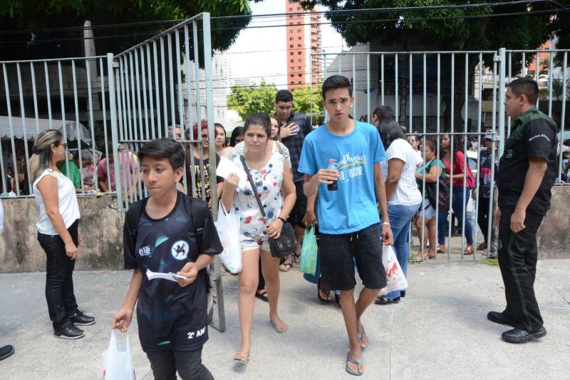Neste domingo dia 4 de novembro, mais de 280 mil inscritos no Exame Nacional do Ensino Médio (Enem), somente no Pará. Na foto, prova na Escola Deodoro de Mendonça.
FOTO: FERNANDO NOBRE / ASCOM SEDUC
DATA: 04.11.2018
BELÉM - PARÁ <div class='credito_fotos'>Foto: FERNANDO NOBRE/ASCOM SEDUC | <a href='/midias/2018/originais/0ebc3163-a620-4c2f-8364-c6b2be28c786.jpg' download><i class='fa-solid fa-download'></i> Download</a></div>