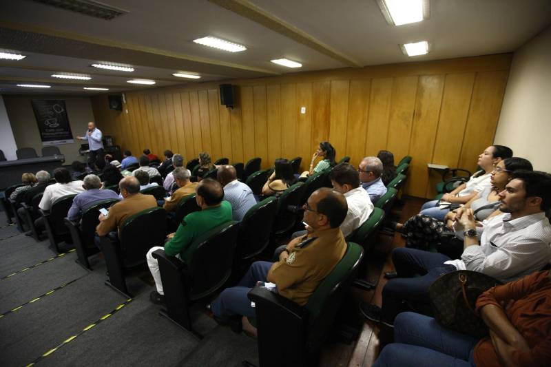 51º Café com Planejamento na manhã desta sexta-feira, 27, na Escola de Governança Pública do Estado do Pará (EGPA), fórum de discussão proposto pela Secretaria de Estado de Planejamento (Seplan). Na foto, o secretário adjunto de Gestão de Recursos Hídricos da Secretaria de Meio Ambiente e Sustentabilidade (Semas), Ronaldo Lima.
FOTO: MARCELO LELIS / AG. PARÁ
DATA: 27.04.2018
BELÉM - PARÁ
<div class='credito_fotos'>Foto: Marcelo Lelis / Ag. Pará | <a href='/midias/2018/originais/0ebdb91c-5a50-42ea-99e6-08ed2737a871.jpg' download><i class='fa-solid fa-download'></i> Download</a></div>