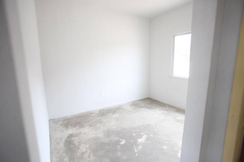 A tarde desta quarta-feira (02), foi de alegria para vinte famílias do Projeto Taboquinha, em Icoaraci, que ganharam uma nova habitação, com sala, cozinha, banheiro, dois quartos e área externa. Elas receberam as chaves de seus apartamentos das mãos da presidente da COHAB, Lene Farinha, de diretores da Companhia de Habitação e do deputado federal Arnaldo Jordy. Segundo a presidente da COHAB, Lene Farinha, o projeto Taboquinha "sempre foi dinâmico e já conseguimos avançar muito aqui. Falta entregar cerca de quarenta e quatro unidades habitacionais e fazer a revitalização dos canais, para assim concluirmos as obras", declarou. Ela solicitou que os novos moradores zelem pelas unidades e conservem as áreas livres. Ela também anunciou que está sendo preparada uma área ao lado da ponte do Cruzeiro destinada a um projeto voltado exclusivamente para os pescadores.
FOTO: CARLOS SODRÉ / AG. PARÁ
DATA: 02.05.2018
BELÉM - PARÁ <div class='credito_fotos'>Foto: Carlos Sodré/Agência Pará | <a href='/midias/2018/originais/0ed6e8de-2479-427b-98da-c3bd6a0a25c7.jpg' download><i class='fa-solid fa-download'></i> Download</a></div>