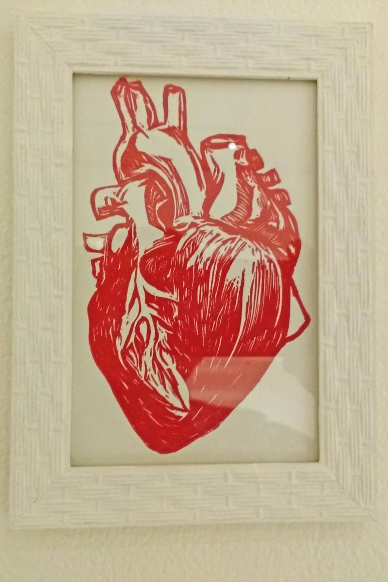 A exposição “Corpo-Máquina”, do artista Jean Ribeiro, é um dos projetos vencedores do edital Pauta Livre 2018, por meio do Seiva - Programa de Incentivo à Arte e à Cultura. A exposição xilográfica terá abertura hoje, 15, às 19h, na Galeria Theodoro Braga, da Fundação Cultural do Pará (FCP), e permanecerá aberta para visitação até o dia 13 de abril, de 9h as 18h. Jean Ribeiro utilizou a técnica de xilogravura e linéleo-gravura para montar a exposição. O artista trabalha comprovadamente com essa linguagem há 16 anos, iniciando sua trajetória na oficina de xilogravura do Curro Velho, da FCP.
FOTO: ASCOM / FCP
DATA: 15.03.2018
BELÉM - PARÁ <div class='credito_fotos'>Foto: ASCOM FCP | <a href='/midias/2018/originais/0eff058b-3a05-48d0-ac2c-7e30958558cb.jpg' download><i class='fa-solid fa-download'></i> Download</a></div>