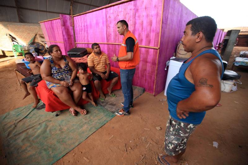 Em Marabá (foto) já são 198 famílias desabrigadas, 58 desalojadas e 194 afetadas. O município conta com cinco abrigos oficiais e dois não oficiais - estruturados pela própria comunidade. As famílias já começaram a receber o benefício eventual por meio das Secretarias Estadual e Municipal de Assistência Social.

FOTO: MÁCIO FERREIRA / AG. PARÁ
DATA: 16.02.2018
MARABÁ - PARÁ <div class='credito_fotos'>Foto: MÁCIO FERREIRA/ AG. PARÁ   |   <a href='/midias/2018/originais/0f06d5b0-1e9f-464a-a9ad-b12bfee82c14.jpg' download><i class='fa-solid fa-download'></i> Download</a></div>