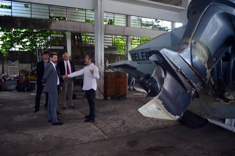 O Grupamento Aéreo de Segurança Pública (Graesp), vinculado à Secretaria de Estado de Segurança Pública e Defesa Social (Segup) completou hoje sete anos de criação, com números proporcionais a sua importância. Somente neste ano, mais de 1.800 atendimentos foram realizados pelos aeromédicos da equipe, que atuaram em operações policiais, buscas e resgates, entre outros. Além disso, foram totalizando mais de 2 mil horas de vôo que beneficiaram a população em todas as regiões de integração do Pará. 

FOTO: ELIELSON MODESTO / ASCOM SEGUP
DATA: 28.12.2018
BELÉM - PARÁ <div class='credito_fotos'>Foto: Elielson Modesto / Ascom Segup   |   <a href='/midias/2018/originais/0f0e703f-a78f-4fe2-97fc-d1ed5730297a.jpg' download><i class='fa-solid fa-download'></i> Download</a></div>