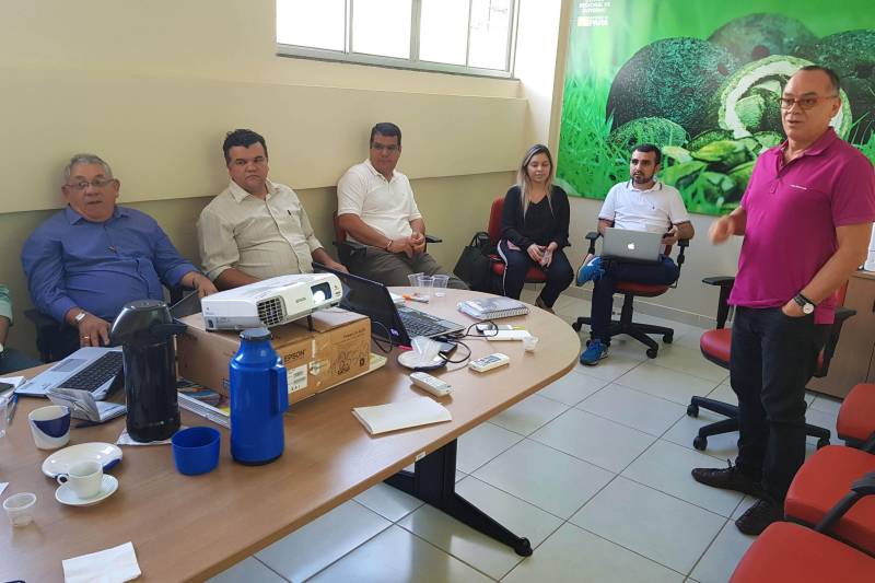 A equipe do Centro Regional de Governo do Sudeste do Pará sediou nos dias 2 e 3 de maio, em Marabá, o workshop “Política Estadual de Socioeconomia, Governança Pública Compartilhada e Planejamento Estratégico Situacional”, ministrado pelos consultores Oscar Marmolejo e Vinícius Ferreira, do Programa das Nações Unidas para o Desenvolvimento (Pnud).
FOTO: ASCOM CRGSP
DATA: 03.05.2018
MARABÁ - PARÁ <div class='credito_fotos'>Foto: ASCOM CRGSP | <a href='/midias/2018/originais/0f213127-3cd0-4c3d-9dcc-8dccd954904e.jpg' download><i class='fa-solid fa-download'></i> Download</a></div>