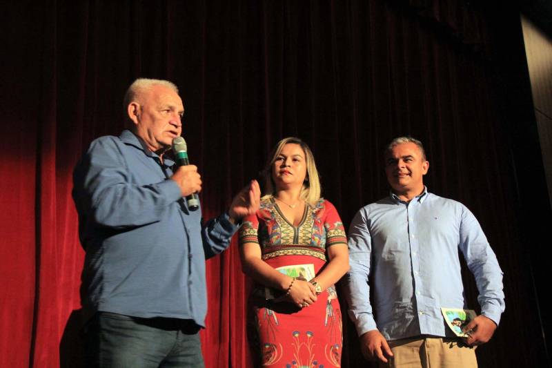 Para o prefeito de Raimundo Oliveira (foto) receber o prédio do Liceu de Música de Bragança em plena festividade de São Benedito mostra a força do santo negro e seu amor pela população de Bragança. “Este dia entrou para a história e também para o coração do povo bragantino”, declarou o prefeito.

FOTO: RODOLFO OLIVEIRA / AG. PARÁ
DATA: 16.12.2018
BRAGANÇA - PARÁ <div class='credito_fotos'>Foto: Rodolfo Oliveira/Ag. Pará   |   <a href='/midias/2018/originais/0f2a2f3f-d55b-48b9-a8cf-5ab80ac91ff8.jpg' download><i class='fa-solid fa-download'></i> Download</a></div>
