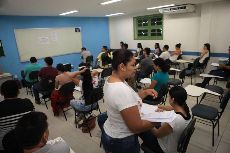 As provas objetivas e subjetivas do concurso da Agência de Regulação e Controle de Serviços Públicos do Estado do Pará (Arcon, na foto) ocorreram na manhã desta domingo, 8. No total, 6.436 candidatos se inscreveram para disputar as 34 vagas do concurso público C-175, destinado ao provimento de cargos de níveis médio e superior. O certame será executado pelo Instituto Americano de Desenvolvimento (Iades).
FOTO: CARLOS SODRÉ / AG. PARÁ
DATA: 08.07.2018
BELÉM - PARÁ <div class='credito_fotos'>Foto: Carlos Sodré/Agência Pará | <a href='/midias/2018/originais/0f36e629-9fa5-4767-94b1-9c8e242f4e63.jpg' download><i class='fa-solid fa-download'></i> Download</a></div>