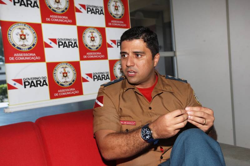 O Corpo de Bombeiros Militar do Pará (CBMP) disponibilizará, nos próximos meses, um aplicativo que aciona automaticamente o serviço de emergência em caso de acidentes. Por meio do ‘192 Smart’, gratuito para todos os usuários, qualquer pessoa pode fazer um chamado ao serviço de urgência de maneira rápida e inteligente. O app usa a exclusiva tecnologia SOSmart, que detecta colisões de forma automática e realiza o chamado para o 192 mesmo que a vítima esteja inconsciente após um acidente, ou impossibilitado de fazer o chamado. Para disponibilizar o aplicativo, o Corpo de Bombeiros Militar do Pará assinou um Termo de Cooperação na última sexta-feira (26). O Pará é a primeira corporação do Corpo de Bombeiros no Brasil a usar a ferramenta. Até o momento, o aplicativo é utilizado pela prefeitura de Limeira, em São Paulo, mas segundo o subdiretor de Telemática do CBMP, major Marcos Queiroz (foto), mais de 400 prefeituras em todo o Brasil já estão cadastradas para a utilização do “192 Smart”.
FOTO: CARLOS SODRÉ / AG. PARÁ
DATA: 26.02.2018
BELÉM - PARÁ <div class='credito_fotos'>Foto: CARLOS SILVA / AG. PARÁ | <a href='/midias/2018/originais/0f43c416-4761-4d43-9ce9-d3ed682f2ca6.jpg' download><i class='fa-solid fa-download'></i> Download</a></div>