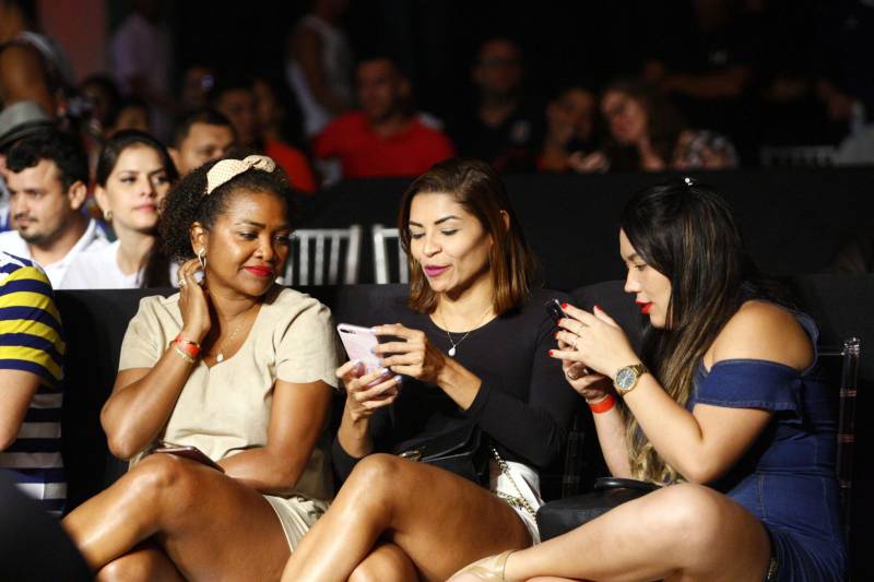 O mundo do MMA conheceu neste sábado os novos guerreiros paraenses. Dos 34 lutadores que entraram no octógono do Jungle Fight 93, 31 representaram o estado. Destaque para Ivanildo Monstrinho e Francisco Figueiredo, que conquistaram os cinturões interinos das categorias 57kg e 61kg, respectivamente, diante do público que lotou o Centro de Convenções da Amazônia – Hangar, com apoio da Secretaria de Estado de Esporte e Lazer.
FOTO: THIAGO GOMES / AG. PARÁ
DATA: 28.04.2018
BELÉM - PARÁ <div class='credito_fotos'>Foto: Thiago Gomes /Ag. Pará | <a href='/midias/2018/originais/0ffbe443-845c-4f37-a802-41a2dc608855.jpg' download><i class='fa-solid fa-download'></i> Download</a></div>