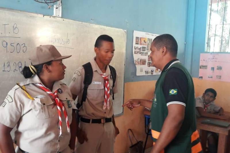 O município de Salvaterra, no Marajó, recebeu durante toda a semana passada até a última segunda-feira (26) as ações educativas do Departamento de Trânsito do Estado do Pará (Detran). 

FOTO: ROSE BARBOSA / ASCOM DETRAN
DATA: 26.11.2018
SALVATERRA - PARÁ <div class='credito_fotos'>Foto: ROSE BARBOSA / ASCOM DETRAN   |   <a href='/midias/2018/originais/10552627-ab4a-4be9-83b8-fdc58c896a07.jpg' download><i class='fa-solid fa-download'></i> Download</a></div>