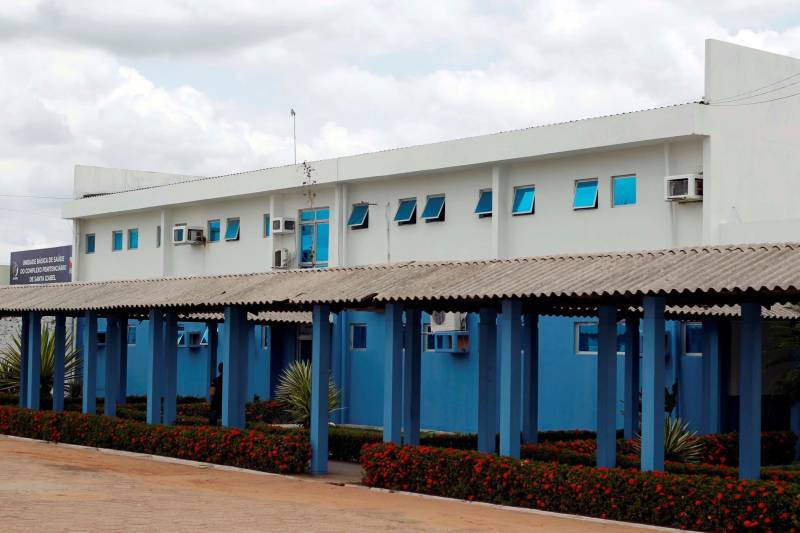 A Superintendência do Sistema Penitenciário do Estado (Susipe), através da Diretoria de Assistência Biopsicossocial (DAB) fechou uma parceria com o Centro de Perícias Renato Chaves (CPC) para viabilizar a redução do número de processos de perícias psiquiátricas demandadas por juízes. Já foram realizados dois mutirões de atendimento, onde com 23 perícias de uma demanda reprimida de mais de 50 casos. Até o fim de dezembro será realizado mais um mutirão.

FOTO: ASCOM SUSIPE
DATA: 16.12.2018
SANTA IZABEL - PARÁ <div class='credito_fotos'>Foto: ASCOM SUSIPE   |   <a href='/midias/2018/originais/105ab5cb-5804-4423-b4d4-893d0e4b2371.jpg' download><i class='fa-solid fa-download'></i> Download</a></div>