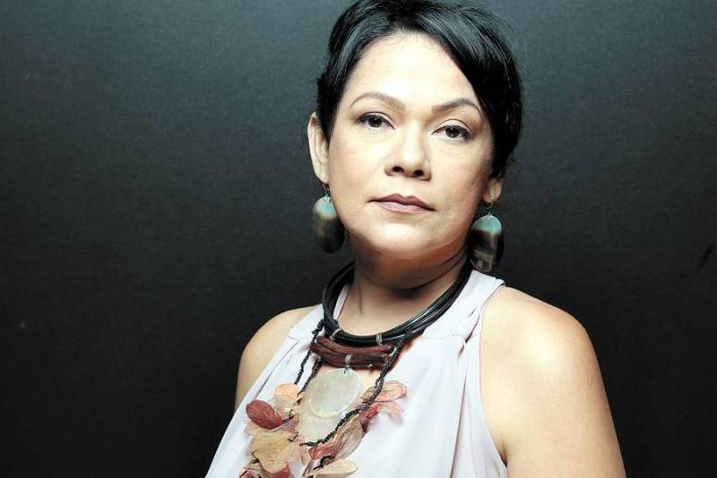 A cantora amapaense Patrícia Bastos é uma das atrações da noite deste sábado, dia 10, a partir das 21h15, no segundo dia de programação da II Feira Livre de Arte e Cultura, promovida pela Fundação Cultural do Pará (FCP), realizada na Praça do Artista do Centur. A entrada é franca.

FOTO: DIVULGAÇÃO
DATA: 09.03.2018
BELÉM - PARÁ <div class='credito_fotos'>Foto: Divulgação   |   <a href='/midias/2018/originais/1091f259-0ff2-43cd-81bf-4039d994f096.jpg' download><i class='fa-solid fa-download'></i> Download</a></div>