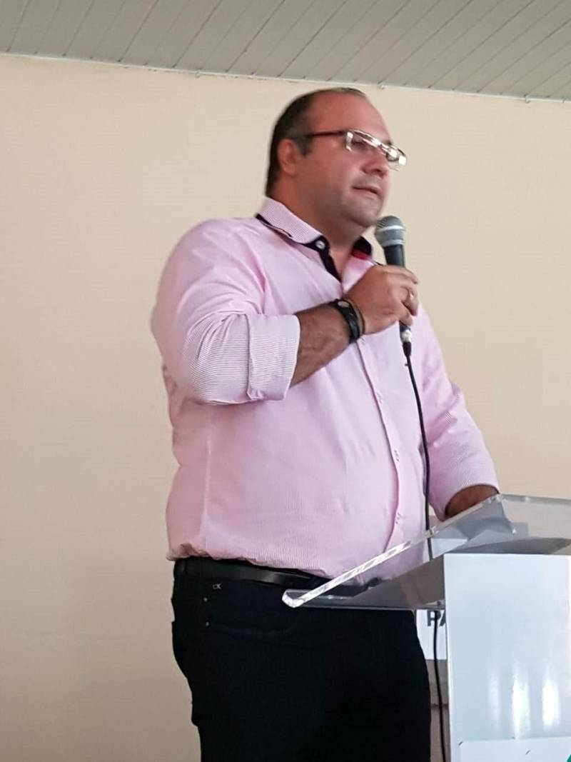 Mais de 300 servidores da Prefeitura Municipal de Marituba receberam na quarta-feira (20), a certificação dos cursos “Planejamento participativo na Escola”, “Coaching no Serviço Público” e “Cuidador de Alunos com Necessidades Especiais” promovidos pela Escola de Governança do Estado do Pará (EGPA). Na foto, o prefeito de Maritubva, Mário Filho.
FOTO: ASCOM / EGPA
DATA: 21.06.2018
BELÉM - PARÁ <div class='credito_fotos'>Foto: ASCOM EGPA | <a href='/midias/2018/originais/10995ec8-2af8-4d43-9df0-39aa2de7b4a1.jpg' download><i class='fa-solid fa-download'></i> Download</a></div>