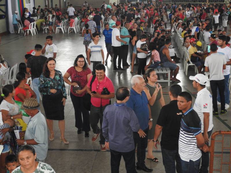Termina neste sábado, 17, o atendimento da Caravana Pro Paz Cidadania em Bragança, município localizado na região nordeste do estado. Com o apoio da prefeitura e secretarias estaduais, a ação começou na quinta-feira, 15, no ginásio do Senai. Até o momento, mais de dois mil atendimentos foram feitos. A população pode solicitar a emissão de RG, CPF, certidão de nascimento (1° e 2° via), Id Jovem, identidade de nome social e aconselhamento jurídico.
FOTO: CARLOS SODRÉ / AG. PARÁ
DATA: 16.03.2018
BRAGANÇA - PARÁ <div class='credito_fotos'>Foto: Carlos Sodré/Agência Pará | <a href='/midias/2018/originais/11bafe07-25ae-45fd-ade5-6d5583ad6b6e.jpg' download><i class='fa-solid fa-download'></i> Download</a></div>
