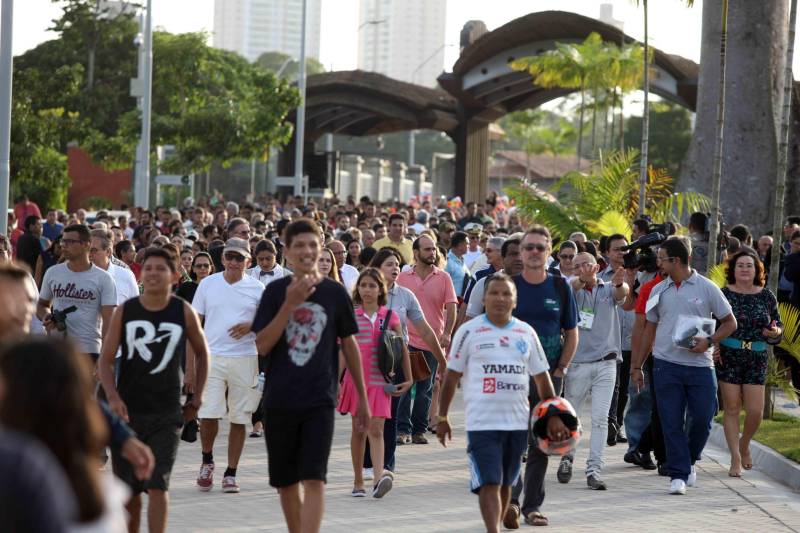 O Parque Estadual do Utinga (PEUt) o mais importante espaço de preservação e estudo da biodiversidade dentro da Região Metropolitana de Belém será reaberto à população a partir desta sexta,16, a partir das 16h30, com apresentações artísticas, com o Boi Veludinho, crianças do Pro Paz e a premiada Orquestra Sinfônica do Theatro da Paz. A apresentação será em um espaço ao ar livre e não será necessária a retirada de ingressos, por esse motivo, a recomendação é que o público chegue cedo, porque a entrada será fechada quando o espaço estiver lotado.
FOTO: SIDNEY OLIVEIRA / AG PARÁ
DATA: 16.03.2018
BELÉM - PARÁ <div class='credito_fotos'>Foto: Sidney Oliveira/Ag. Pará | <a href='/midias/2018/originais/11e2f427-cf4e-4fcc-935a-f819900fb3f9.jpg' download><i class='fa-solid fa-download'></i> Download</a></div>