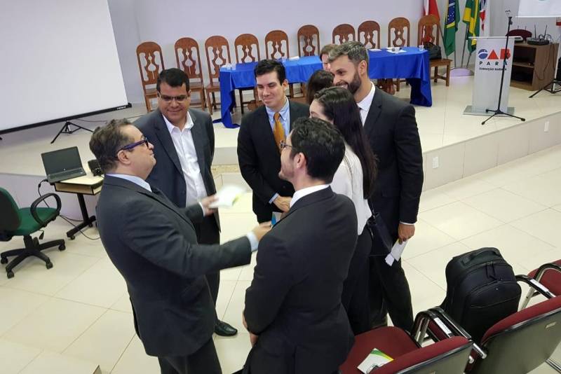 Após mais de um ano de amplo processo de construção coletiva, a Agenda Regional do Trabalho Decente de Carajás foi lançada pela Organização Internacional do Trabalho (OIT), pelo Ministério Público do Trabalho (MPT) e Tribunal Regional do Trabalho da 8ª Região (TRT 8), nesta terça-feira (24), no auditório da Ordem dos Advogados do Brasil (OAB) - Subseção Marabá.
FOTO: ASCOM CRGSP
DATA: 24.04.2018
MARABÁ - PARÁ <div class='credito_fotos'>Foto: ASCOM CRGSP | <a href='/midias/2018/originais/1233d0b2-2694-4533-8c82-e269f3a4e1a4.jpg' download><i class='fa-solid fa-download'></i> Download</a></div>