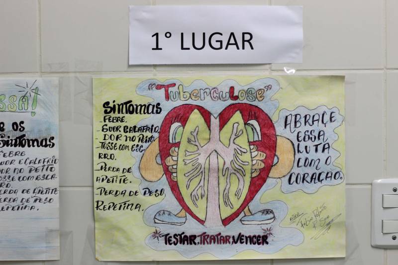 A Superintendência do Sistema Penitenciário do Estado (Susipe), por meio das diretorias de Assistência Biopsicossocial e de Reinserção Social, realizou nesta quinta-feira (13) a premiação do concurso de cartazes em alusão ao Dia "D" de Combate à Tuberculose – 15 de Dezembro -, instituído desde 2016 na Susipe. A data foi criada para ressaltar a necessidade de fomentar os procedimentos operacionais de controle da tuberculose e estabelecer um cronograma regular de atividades educativas em saúde (palestras, oficinas de arte e concursos), que sensibilize servidores e pessoas presas, para maior efetividade nas ações de controle da doença.

FOTO: AKIRA ONUMA / ASCOM SUSIPE
DATA: 13.12.2018
BELÉM - PARÁ <div class='credito_fotos'>Foto: Akira Onuma / Ascom Susipe   |   <a href='/midias/2018/originais/12569977-0b36-4846-941e-7afc15c6dd6f.jpg' download><i class='fa-solid fa-download'></i> Download</a></div>