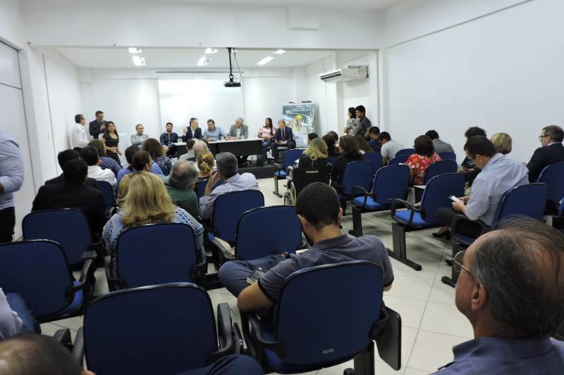 A gastronomia paraense tem ganhado destaque internacional e, na manhã desta terça-feira, 20, o Governo do Estado formalizou uma iniciativa que pretende transformar o Pará numa referência mundial para o turismo gastronômico: foram assinados os atos de implantação do Centro Global de Gastronomia e Biodiversidade (o Termo de Fomento, garantindo o apoio do Governo do Estado ao projeto e o Termo de Cessão da área que o centro vai ocupar no Parque Ambiental do Utinga).
FOTO: ASCOM SEDEME
DATA: 20.03.2018
BELÉM - PARÁ <div class='credito_fotos'>Foto: Ascom Sedeme | <a href='/midias/2018/originais/125fc874-0c58-4925-a261-202d837aad29.jpg' download><i class='fa-solid fa-download'></i> Download</a></div>