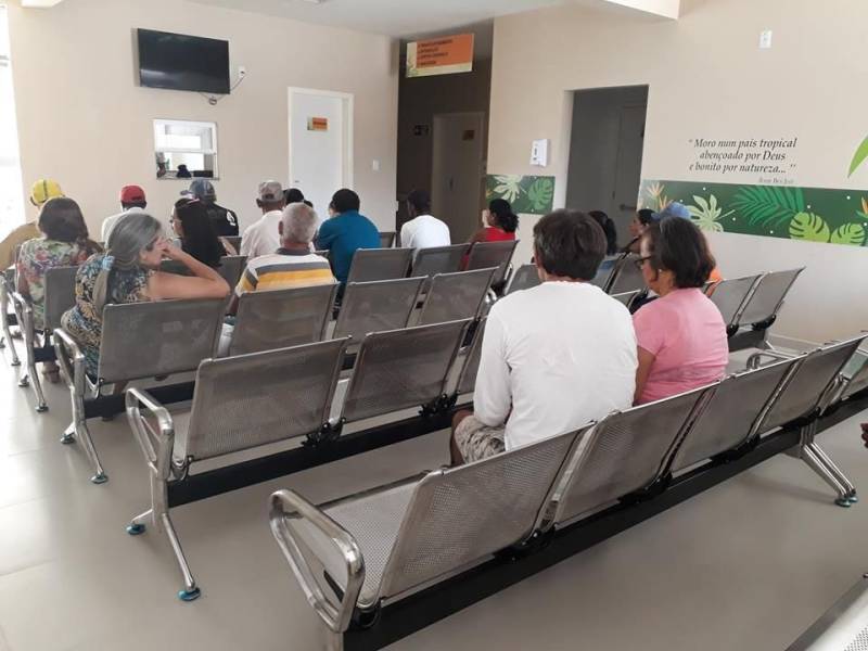Inaugurado no dia 28 de setembro deste ano, o Hospital Geral de Ipixuna (HGI, na foto), está em pleno funcionamento. Seus usuários podem dispor de consultas ambulatoriais em cardiologia, infectologia clínica médica e cirúrgica, além de agendamento de exames complementares, cirurgias eletivas, internações e o pronto-atendimento 24h, que gerou o significativo índice de 99% de satisfação do usuário. O HGI, no nordeste paraense, oferece assistência de baixa e média complexidade aos usuários do Sistema Único de Saúde (SUS) de 23 municípios da região do Capim, o equivalente a uma população estimada de 800 mil habitantes. É importante ressaltar que, por se tratar de um hospital referenciado, o HGI atende apenas pacientes regulados, ou seja, encaminhados ao município através do sistema de regulação do Estado. Com apenas 47 dias de funcionamento a equipe multiprofissional do HGI garantiu o 196 atendimentos ambulatoriais, uma internação, uma cirurgia e 10 atendimentos no setor de pronto Atendimento que funciona 24h ininterruptas.

FOTO: ASCOM / HGI
DATA: 07.12.2018
IPIXUNA - PARÁ <div class='credito_fotos'>Foto: ASCOM HGI   |   <a href='/midias/2018/originais/12a4c94a-ec75-40b8-838e-93064f7f1402.jpg' download><i class='fa-solid fa-download'></i> Download</a></div>