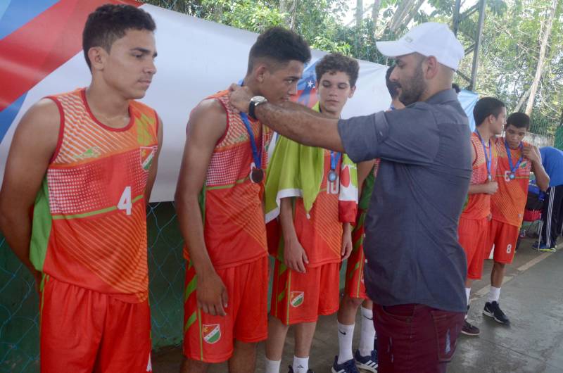 A etapa regional dos Jogos Estudantis Paraenses (Jeps), realizada de 16 a 19 de maio, no município de Igarapé-Açu, no nordeste do Estado, selecionou os times que vão disputar a etapa estadual, em junho, em Belém. Depois dos quatro dias de disputas, Castanhal foi apontada como a delegação que levará para a próxima etapa o maior número de times.
FOTO: RAI PONTES / ASCOM SEDUC
DATA: 20.05.2018
IGARAPÉ-AÇU - PARÁ <div class='credito_fotos'>Foto: Rai Pontes/Ascom Seduc | <a href='/midias/2018/originais/12aa5557-d3b9-473b-a6df-8d2423d0de34.jpg' download><i class='fa-solid fa-download'></i> Download</a></div>