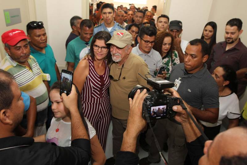 O moderno Hospital Regional Público dos Caetés, no município de Capanema, já é uma realidade. A unidade vai beneficiar a região nordeste do Estado com a entrega da obra, que ocorrerá neste sábado (22), garantindo mais uma opção em atendimento obstetrício e de alta complexidade no Estado.

FOTOS: CRISTINO MARTINS-AG PARÁ
LOCAL: CAPANEMA-PA
DARA: 24.12.2018 <div class='credito_fotos'>Foto: Cristino Martins/Ag. Pará   |   <a href='/midias/2018/originais/12fb9df1-e008-4229-bf49-cd14287f179b.jpg' download><i class='fa-solid fa-download'></i> Download</a></div>