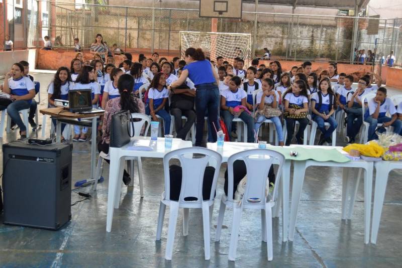 Contribuir para a conscientização sobre o uso sustentável dos recursos hídricos foi o objetivo da Secretaria de Estado de Meio Ambiente e Sustentabilidade (Semas) ao promover nesta quinta-feira uma palestra a alunos do 6º e 7º ano, da Escola Estadual de Ensino Fundamental e Médio Justo Chermont, em Belém, em comemoração ao Dia Mundial da Água - 22 de Março.
FOTO: ASCOM SEMAS
DATA:22.03.2018
BELÉM - PARÁ <div class='credito_fotos'>Foto: ASCOM SEMAS | <a href='/midias/2018/originais/130fd576-24ca-404d-9aa7-270e9f322263.jpg' download><i class='fa-solid fa-download'></i> Download</a></div>