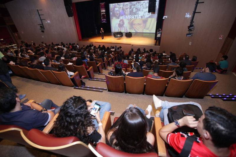 Publicom 2018. O Encontro de Comunicação ocorreu na segunda (11) e terça-feira (12), no Teatro do Sesi, em Belém, e reuniu centenas de participantes.

FOTO: MÁCIO FERREIRA / AG. PARÁ
DATA: 12.06.2018
BELÉM - PARÁ <div class='credito_fotos'>Foto: MÁCIO FERREIRA/ AG. PARÁ   |   <a href='/midias/2018/originais/1314cde1-5564-40f0-b7b9-6f434271e115.jpg' download><i class='fa-solid fa-download'></i> Download</a></div>