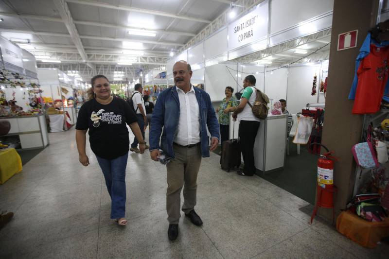 Setecentos artesãos de 54 municípios de diversas regiões do Estado estão reunidos na VI Feira Estadual de Artesanato (Fesarte). O secretário de Trabalho, Emprego e  Renda, Heitor Pinheiro (foto), comenta que a Fesarte é um espaço de interação.

FOTO: CARLOS SODRÉ / AG. PARÁ
DATA: 22.11.2018
BELÉM - PARÁ <div class='credito_fotos'>Foto: CARLOS SODRÉ / AG. PARÁ    |   <a href='/midias/2018/originais/132d8747-a035-451d-b4aa-8e155846fabf.jpg' download><i class='fa-solid fa-download'></i> Download</a></div>