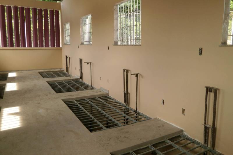 As obras do novo Centro de Recuperação Feminino (CRF) de Santarém, no oeste do Pará, estão em fase de conclusão. Cerca de 90% dos serviços já foram finalizados. A nova unidade está localizada no pólo penitenciário de Santarém, na vila de Cucurunã, e terá mais de 9 mil metros quadrados.
FOTO: CÉLIA MONTEIRO / DIVULGAÇÃO / ASCOM SUSIPE
DATA: 28.02.2018
SANTARÉM - PARÁ <div class='credito_fotos'>Foto: CÉLIA MONTEIRO / DIVULGAÇÃO / ASCOM SUSIPE | <a href='/midias/2018/originais/137384a0-e04c-4d56-a3e8-c520182fc183.jpg' download><i class='fa-solid fa-download'></i> Download</a></div>