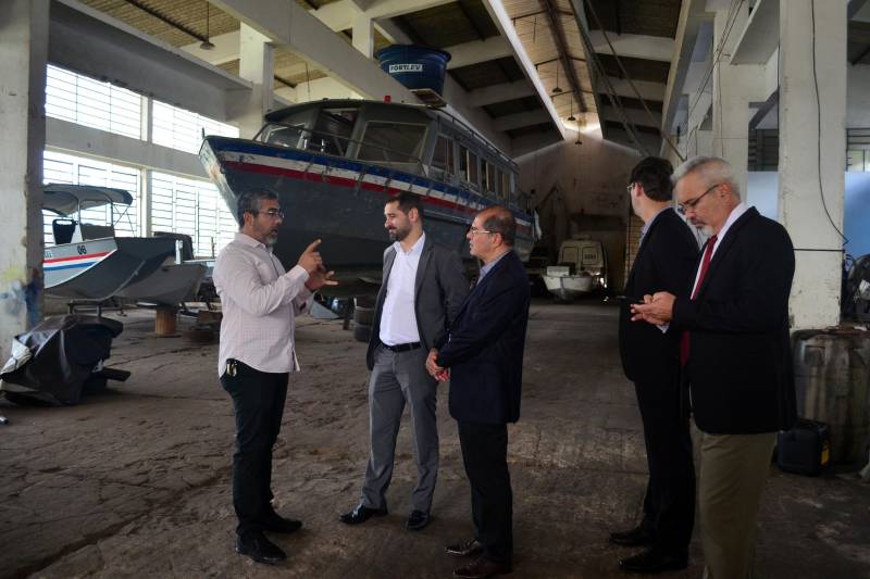 O Grupamento Aéreo de Segurança Pública (Graesp), vinculado à Secretaria de Estado de Segurança Pública e Defesa Social (Segup) completou hoje sete anos de criação, com números proporcionais a sua importância. Somente neste ano, mais de 1.800 atendimentos foram realizados pelos aeromédicos da equipe, que atuaram em operações policiais, buscas e resgates, entre outros. Além disso, foram totalizando mais de 2 mil horas de vôo que beneficiaram a população em todas as regiões de integração do Pará. 

FOTO: ELIELSON MODESTO / ASCOM SEGUP
DATA: 28.12.2018
BELÉM - PARÁ <div class='credito_fotos'>Foto: Elielson Modesto / Ascom Segup   |   <a href='/midias/2018/originais/1376ca55-def9-4bf5-b506-1940973b5053.jpg' download><i class='fa-solid fa-download'></i> Download</a></div>