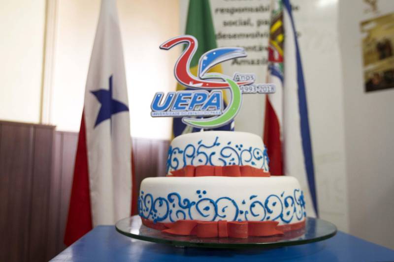 Na tarde desta sexta-feira (18), ocorreu no auditório da Reitoria a cerimônia de celebração dos 25 anos da Universidade do Estado do Pará.
FOTO: MARCELLO SARMENTO / ASCOM UEPA
DATA: 18.05.18
BELÉM - PARÁ <div class='credito_fotos'>Foto: MARCELLO SARMENTO / ASCOM UEPA | <a href='/midias/2018/originais/13abf295-98fd-4fbe-9374-0d50c8d8ad04.jpg' download><i class='fa-solid fa-download'></i> Download</a></div>