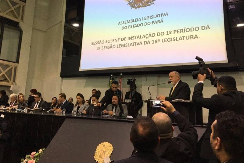 O governador Simão Jatene (foto) entregou na manhã desta terça-feira (6), a "Mensagem do Governamental do Pará à Assembleia Legislativa 2018", em sessão especial que abriu os trabalhos da Casa no exercício 2018.
FOTO: ANTONIO SILVA / AG. PARÁ
DATA: 06.02.2018
BELÉM - PARÁ <div class='credito_fotos'>Foto: Antônio Silva/Ag. Pará | <a href='/midias/2018/originais/13da4034-728f-4fe8-89a3-7fb0f6177512.jpg' download><i class='fa-solid fa-download'></i> Download</a></div>