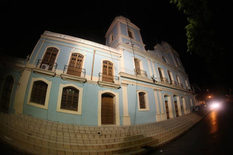 A cidade de Santarém, região do Baixo Amazonas, estará em festa nesta sexta (22), quando completará 357 anos de existência. Às vésperas do aniversário, nesta quinta-feira (21), a população ganha uma maratona de shows culturais promovidos na Praça de Eventos da cidade, com início a partir das 18h. Na sexta-feira (22), às 17h, na Igreja Matriz (foto), haverá a tradicional missa mocoronga alusiva aos 357 anos de Santarém
FOTO: RODOLFO OLIVEIRA / ARQUIVO AG. PARÁ
DATA: 21.06.2018
SANTARÉM - PARÁ <div class='credito_fotos'>Foto: Rodolfo Oliveira/Ag. Pará | <a href='/midias/2018/originais/13fd027e-f634-4d99-82a1-7d8dfefcb99a.jpg' download><i class='fa-solid fa-download'></i> Download</a></div>