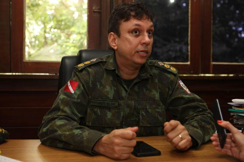 Implementado pela Polícia Militar do Pará em junho de 2017, o Comando de Policiamento Ambiental (CPA) é o esquadrão responsável por operações de preservação do meio ambiente em todo o Estado. Uma das missões do Batalhão de Policiamento Ambiental é a proteção do Parque Estadual do Utinga (Peut) em seus mananciais, e a preservação da fauna e flora. E para reforçar essa ação, a CPA quer transformar o cidadão como aliado ativo na defesa do meio ambiente. Na foto, o tenente coronel Fernando Bilóia, comandante do Policiamento Ambiental.

FOTO: RODOLFO OLIVEIRA / AG. PARÁ
DATA: 01.06.2018
BELÉM - PARÁ <div class='credito_fotos'>Foto: Rodolfo Oliveira/Ag. Pará   |   <a href='/midias/2018/originais/1406cecb-30ac-4533-81fd-c3a92cd046b3.jpg' download><i class='fa-solid fa-download'></i> Download</a></div>