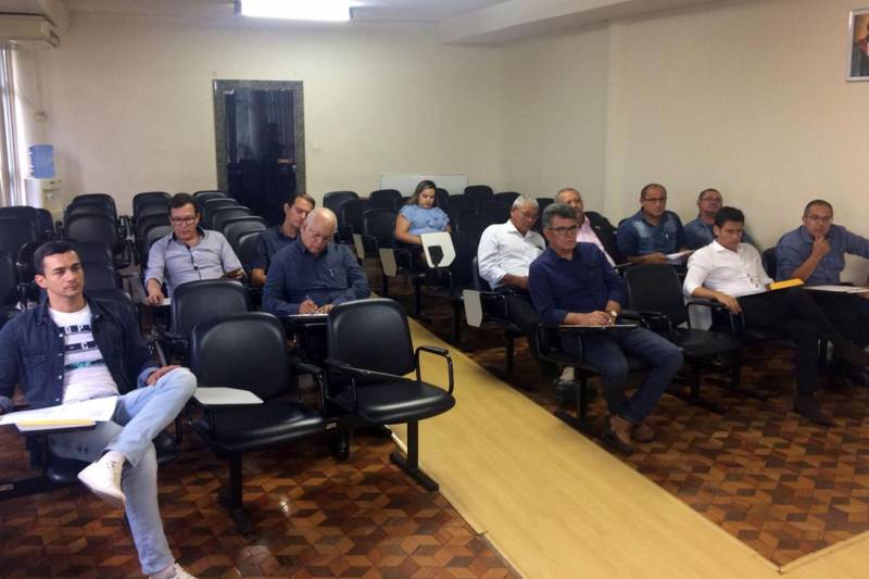 O Conselho Estadual de Transportes (CET), reinstalado recentemente, promoveu sua primeira reunião ordinária, para discutir a aprovação da proposição de ampliação do Sistema Rodoviário Estadual (SER), realizada pela Secretaria de Estado de Transportes, no dia 11, com o acréscimo de 1.577 quilômetros na malha rodoviária paraense, por meio da criação de novos trechos em rodovias já implementadas, e da absorção pelo Estado de estradas jurisdicionadas a diversos municípios, as chamadas vicinais.

FOTO: ASCOM SETRAN
DATA: 13.12.2018
BELÉM - PARÁ <div class='credito_fotos'>Foto: ASCOM SETRAN   |   <a href='/midias/2018/originais/14235190-4643-47a1-9a1a-ad9bb4336a0b.jpg' download><i class='fa-solid fa-download'></i> Download</a></div>