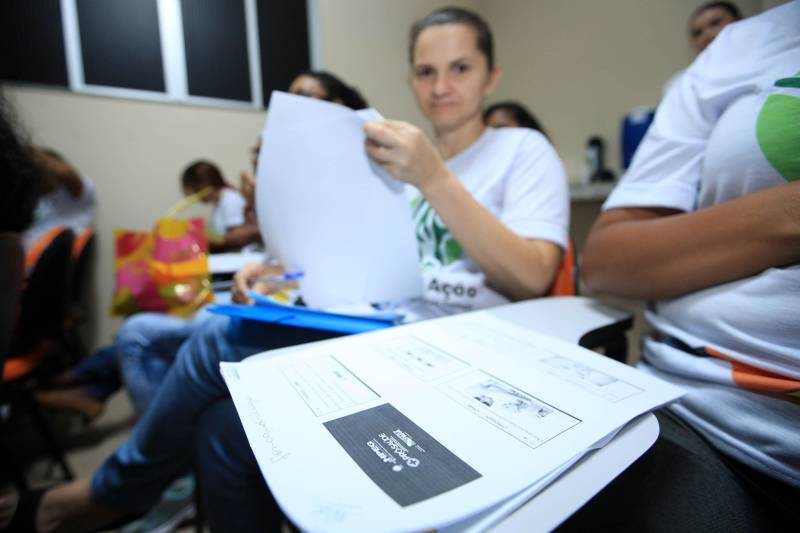 Começou nesta segunda-feira (18), a quinta turma do curso de Cuidador de Idosos, ofertado pelo Hospital Público Estadual Galileu (HPEG), em Belém. O curso é totalmente gratuito e voltado para pessoas de baixa renda, que buscam especialização no cuidado com a pessoa idosa.
FOTO: MÁCIO FERREIRA / AG. PARÁ
DATA: 19.06.2018
BELÉM - PARÁ <div class='credito_fotos'>Foto: MÁCIO FERREIRA/ AG. PARÁ | <a href='/midias/2018/originais/1427b2dd-96f9-47a1-93f0-97b33ca7a92b.jpg' download><i class='fa-solid fa-download'></i> Download</a></div>