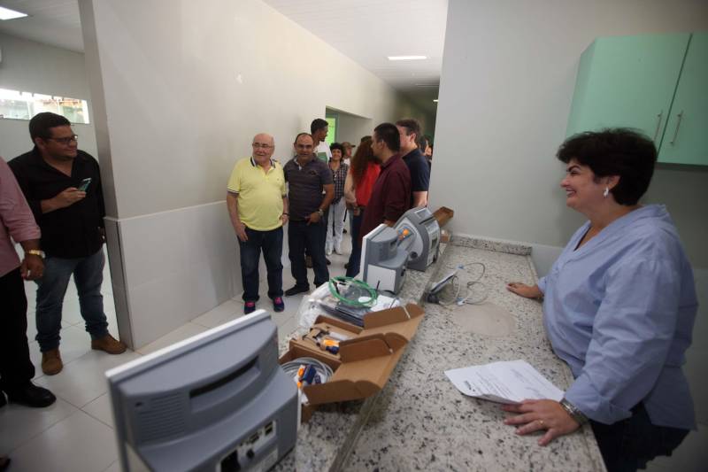 Já durante o evento em Augusto Corrêa, realizado no Centro Nossa Senhora de Nazaré e no Hospital Municipal, o prefeito Filho Barreto lembrou que o município sempre foi beneficiado com obras pela gestão estadual. Ainda em Augusto Corrêa, no Hospital Municipal (foto) foram entregues um desfibrilador e dois monitores cardíacos.
FOTO: SIDNEY OLIVEIRA / AG. PARÁ
DATA: 14.06.2018
AUGUSTO CORRÊA - PARÁ <div class='credito_fotos'>Foto: Sidney Oliveira/Ag. Pará | <a href='/midias/2018/originais/143fce99-8385-4606-a57a-dc79b5ac58fb.jpg' download><i class='fa-solid fa-download'></i> Download</a></div>