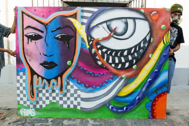 A partir desta segunda-feira, 16, estão abertas as inscrições para as oficinas de arte e ofício do Curro Velho e Casa da Linguagem, que serão realizadas em maio. O período das aulas é de 2 a 22 de maio, no horário da manhã e tarde. Confira os cursos aqui. Os alunos da rede pública de ensino não pagam a taxa de inscrição, porém devem apresentar a declaração da Escola onde estão matriculados. Os demais pagam uma taxa única de 20 reais. As oficinas são voltadas para as mais diversas linguagens artísticas: gravura, desenho, dança, serigrafia, violão, fotografia, entre outras. Na Casa da Linguagem o público pode se inscrever em oficinas de redação, abordagem textual para o Enem, libras, leitura e interpretação de texto. São mais de 100 opções de cursos.
FOTO: ASCOM / FCP
DATA: 16.04.2018
BELÉM - PARÁ <div class='credito_fotos'>Foto: ASCOM FCP | <a href='/midias/2018/originais/14506d83-97c3-4c5f-98f3-9d910b40d069.jpg' download><i class='fa-solid fa-download'></i> Download</a></div>