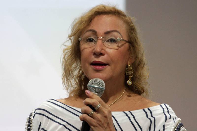 O pagamento do 13º salário dos servidores estaduais ativos, inativos e pensionistas do poder executivo injetará, neste final de ano, mais de R$ 742,3 milhões na economia paraense, informou a secretária de Estado de Administração, Alice Viana (foto).
FOTO: CRISTINO MARTINS / ARQUIVO AG. PARÁ
DATA: 06.12.2017
BELÉM - PARÁ <div class='credito_fotos'>Foto: Cristino Martins/Ag. Pará | <a href='/midias/2018/originais/14be8f61-814a-428f-adbf-f09a74d367c2.jpg' download><i class='fa-solid fa-download'></i> Download</a></div>