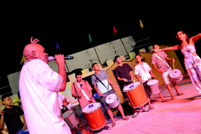 Um espetáculo de luz, que destaca esperança e alegria, será apresentado por mais de 100 crianças que participaram das oficinas de iniciação artística do Curro Velho, núcleo da Fundação Cultural do Pará (FCP). Intitulado “Pesquei um lampião e viajei o mundo”, o espetáculo será encenado na sexta-feira (7) e no sábado (8), a partir das 18 h, no Núcleo de Oficinas Curro Velho, no bairro do Telégrafo, em Belém.

FOTO: ASCOM FCP
DATA: 06.12.2018
BELÉM - PARÁ <div class='credito_fotos'>Foto: ASCOM FCP   |   <a href='/midias/2018/originais/14e1af24-d83e-4295-85ee-04f1cfd2024c.jpg' download><i class='fa-solid fa-download'></i> Download</a></div>