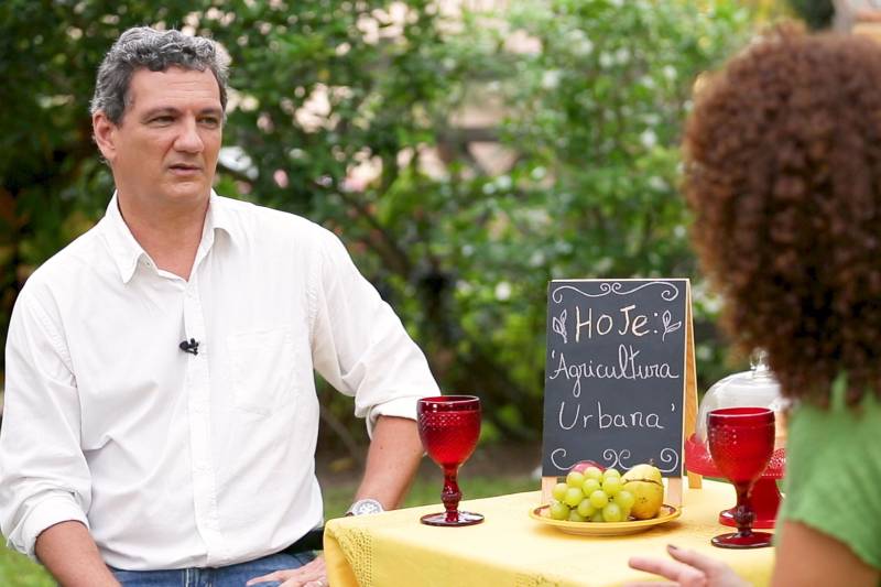 O programa 'Compartilhar', da TV Cultura do Pará, exibe seis episódios inéditos a partir desta quarta-feira (21), 19h. A novidade é que a atração ganha reprise aos domingos, 14h30. Apresentado pela jornalista Adelaide Oliveira, com produção de Ana Paula Andrade, o programa tem a missão de mostrar iniciativas e despertar reflexões sobre problemas urbanos e cidadania.
FOTO: DIVULGAÇÃO
DATA: 20.11.2018
BELÉM - PARÁ <div class='credito_fotos'>Foto: REPRODUÇÃO / TV CULTURA | <a href='/midias/2018/originais/1519fef9-c4d3-4bce-87bf-a26b5829a12e.jpg' download><i class='fa-solid fa-download'></i> Download</a></div>